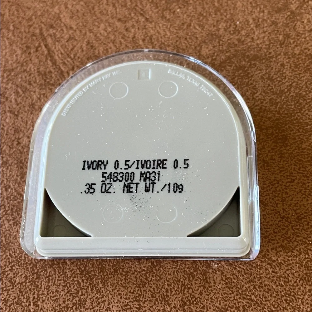 Mary Kay Discontinued Creme-to-Powder Foundation - Ivory 0.5 New in Box - Picture 2 of 2